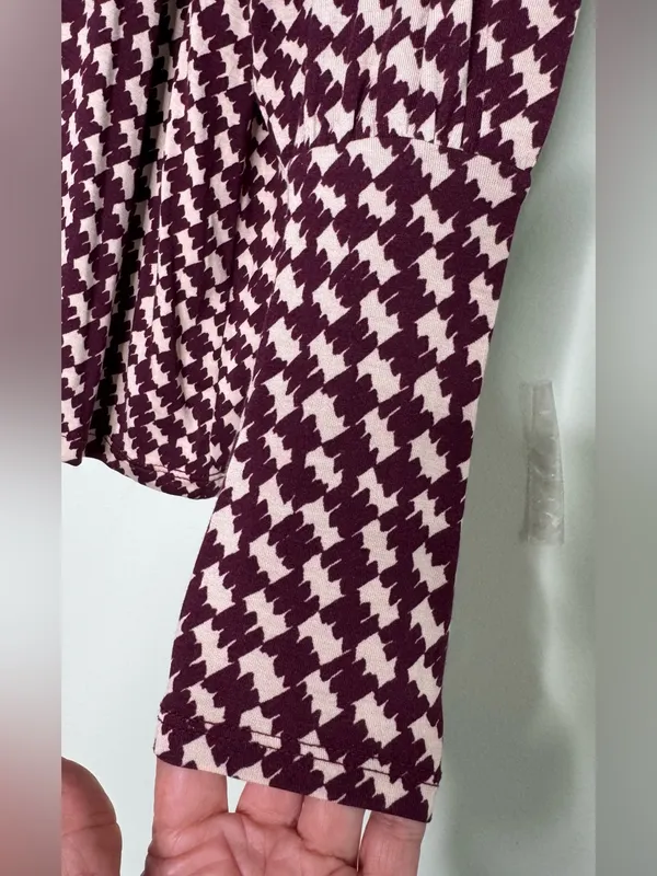 Ann Taylor Mock Neck Houndstooth Blouse Burgundy Cream Medium NWT Popover - Image 7
