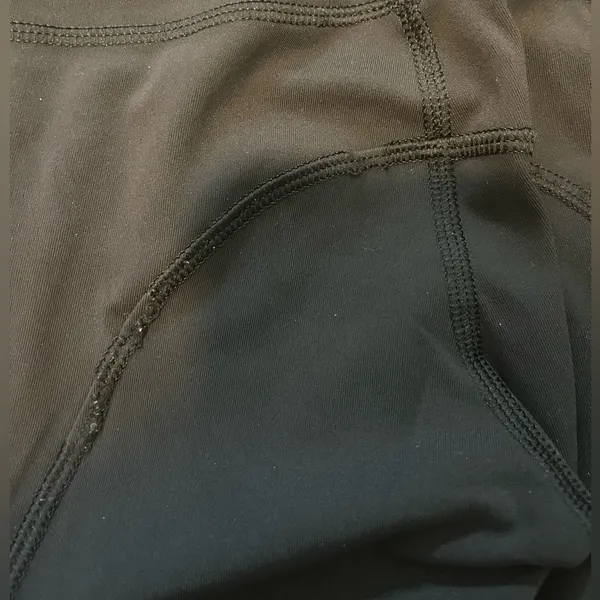 Lululemon mesh capri leggings 21” - size 4 - Image 7
