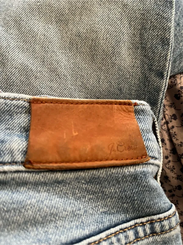 J Crew Classic Straight Light Wash Jeans 25 Minimalist Capsule Wardrobe - Image 7