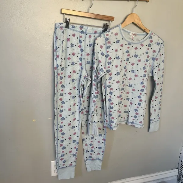 Steve Madden Women’s 2-Piece Size Medium Pajamas Waffle Knit Snowflakes - Image 2