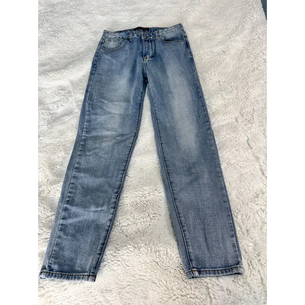 White Fox Boutique Jeans Size S Light Wash Straight Leg Denim - Image 3