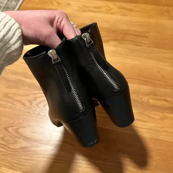 Lulu’s Black Pointed Toe Ankle Boots - Image 4