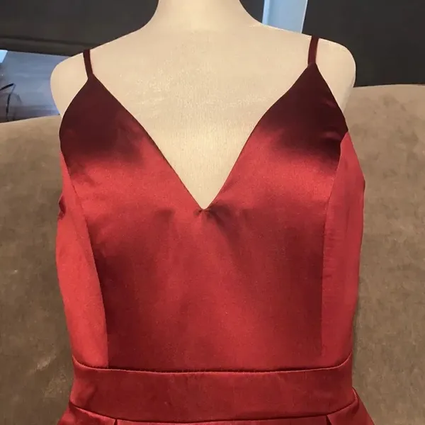 Women’s Burgundy Short Prom Party Dress NWT Medium - Image 6