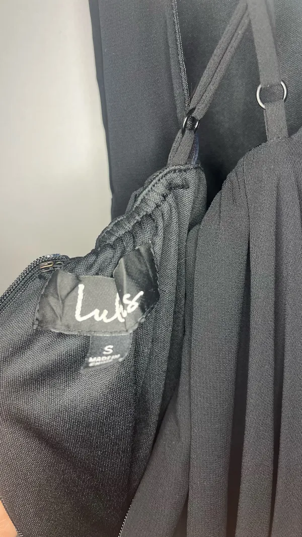 Black Gown Lulus Formal - Image 7