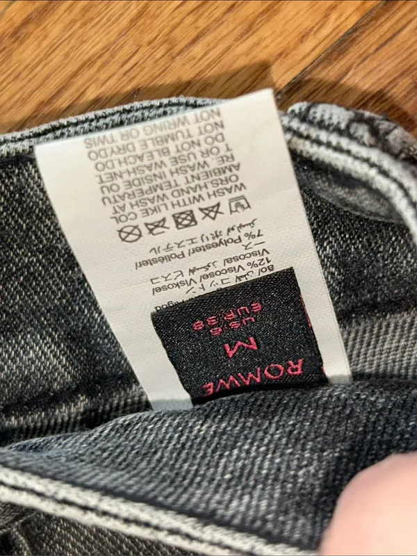Romwe Gray Denim Mini Skirt with Black Cross Appliqués Medium NWT - Image 5
