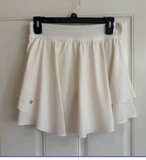 Size 6 Lululemon Solid White Court Rival High Rise Skirt - Image 3