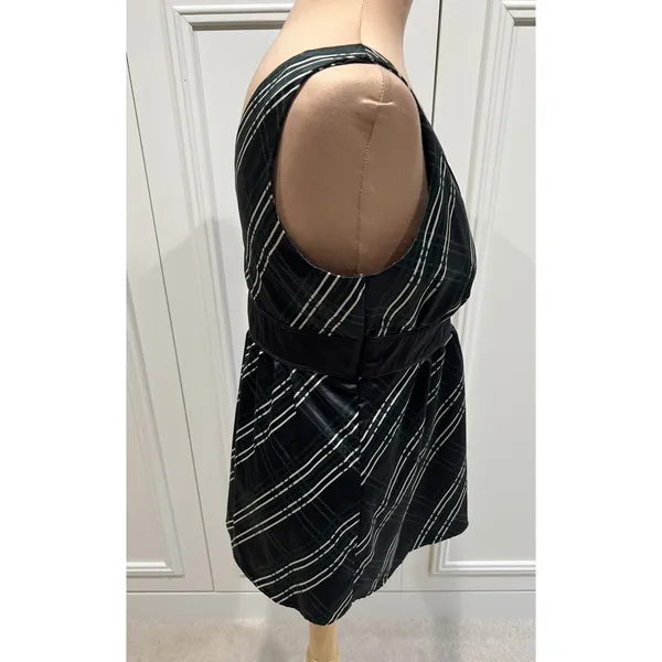 New York &‎ Co Plaid Sleeveless Babydoll Top Black Green Holiday Dark Academia 6 - Image 3