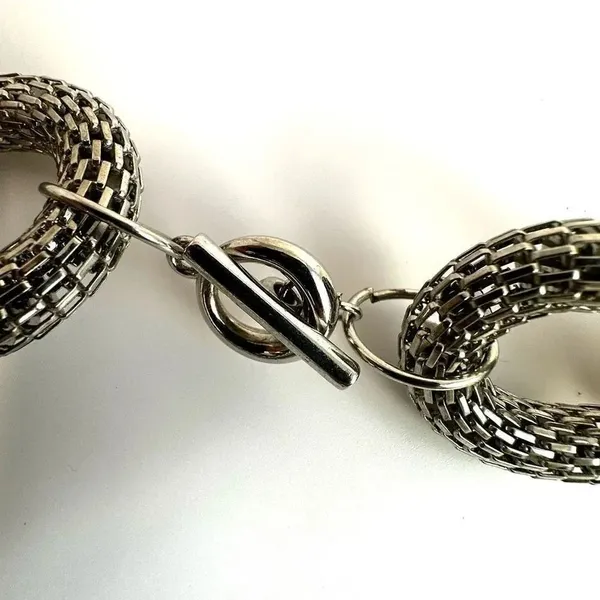 Silver tone and faux pearl mesh twisted choker necklace - Image 7