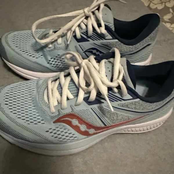 Saucony Women's Omni 19 Running Shoe, Sky/Storm like new size 9 - Image 3