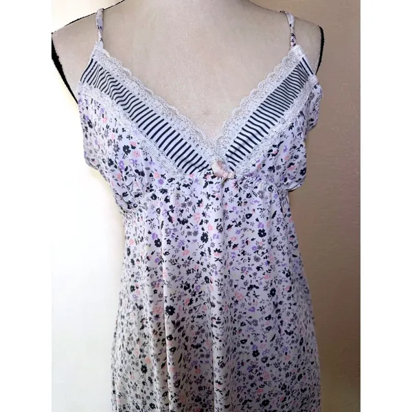 Laura Ashley Floral Lace Trim Nightgown XL White Purple Striped V-Neck‎ Chemise - Image 2
