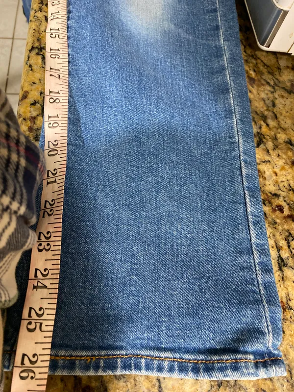 Levi's Size 28 - Image 4