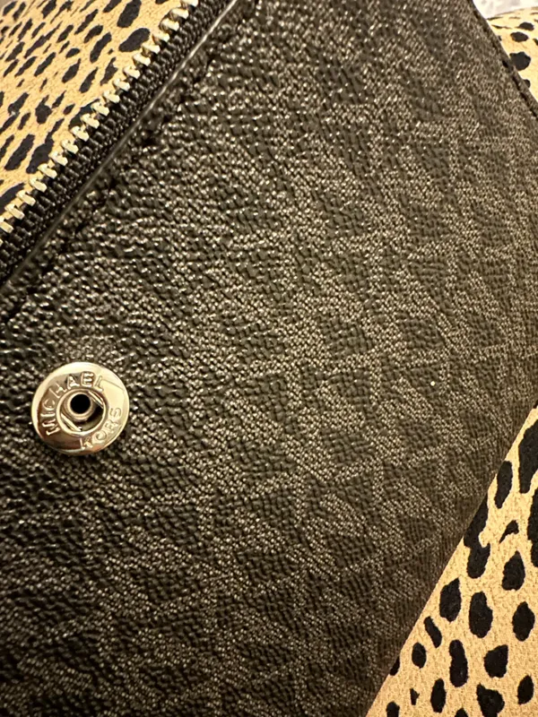 Michael Kors Wristlet - Image 9