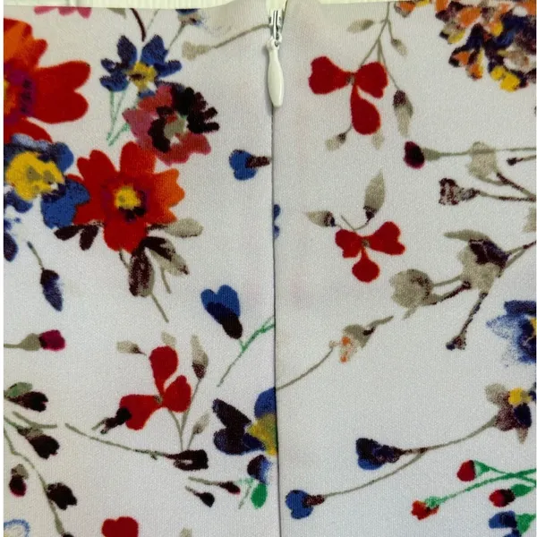 EXPRESS‎ Floral High Waisted White Red Blue Pencil Skirt Size 6 - Image 5
