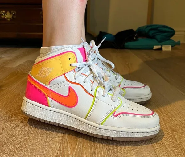 Jordan Air 1 Mid Edge Glow GS - Image 8