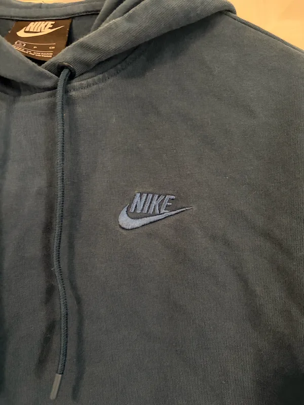 Nike Cropped Hoodie - Image 4