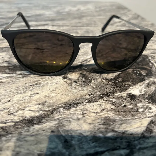 Stylish Black Sunglasses - Image 5