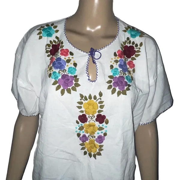 Floral embroidered keyhole top Size L - Image 2