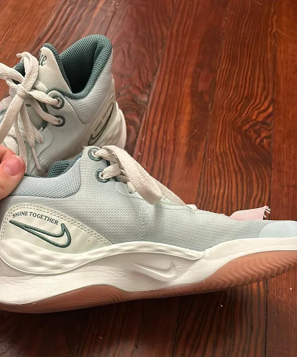 Nike Green Basketball Shoes - Image 5