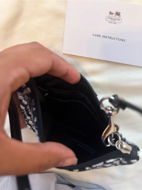 COACH | Park Donegal Black & White Wristlet - Image 5