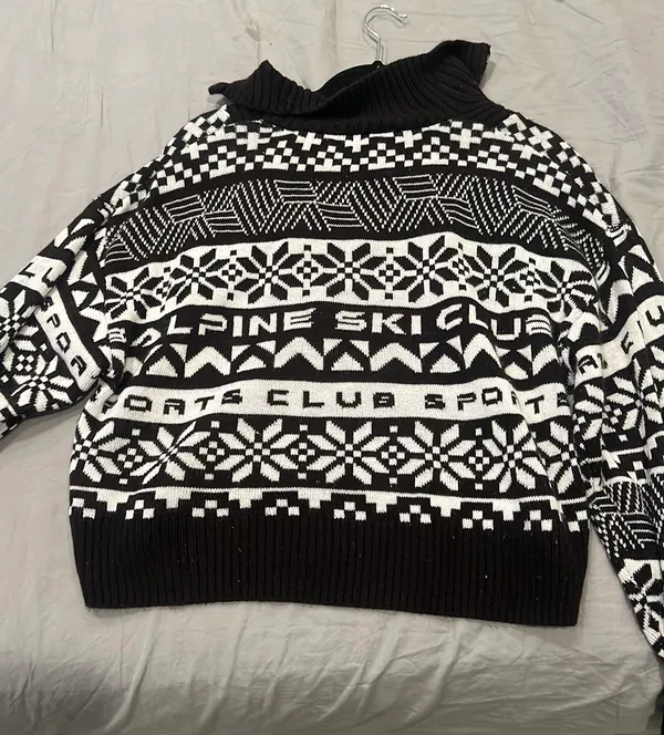 H&M Sweatshirt - Image 4
