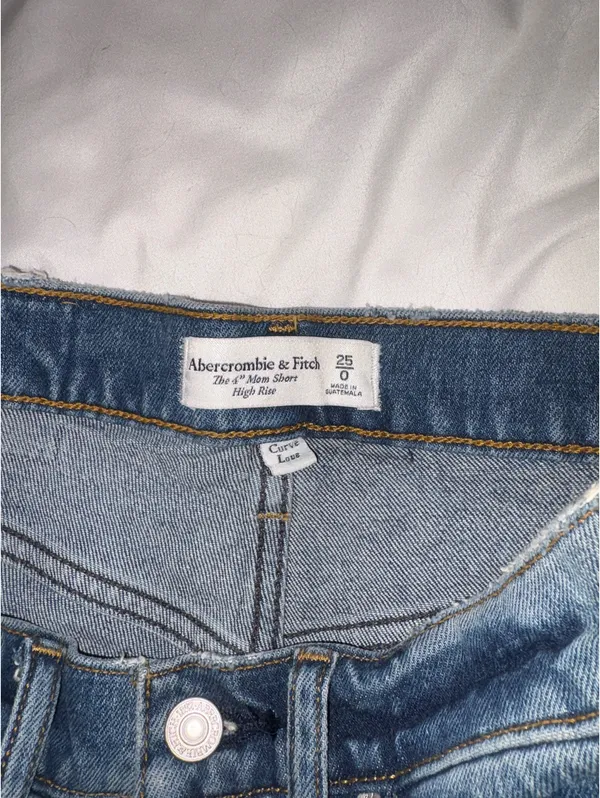 Abercrombie 4 inch mom short high rise curve love - Image 2
