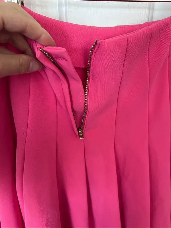 H&M pleated mini skirt bubblegum pink size 4 flair Y2K stylish - Image 3