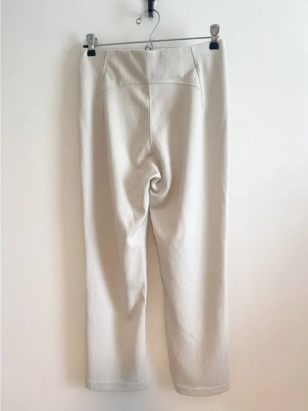 Lululemon Ribbed Softstreme Zip-Leg High-Rise Cropped Pants 25" in Bone Size 10 - Image 4