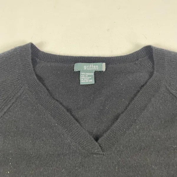 Griffen Cashmere Sweater Womens‎ Medium Black 100% Cashmere V Neck Knit Pullover - Image 2