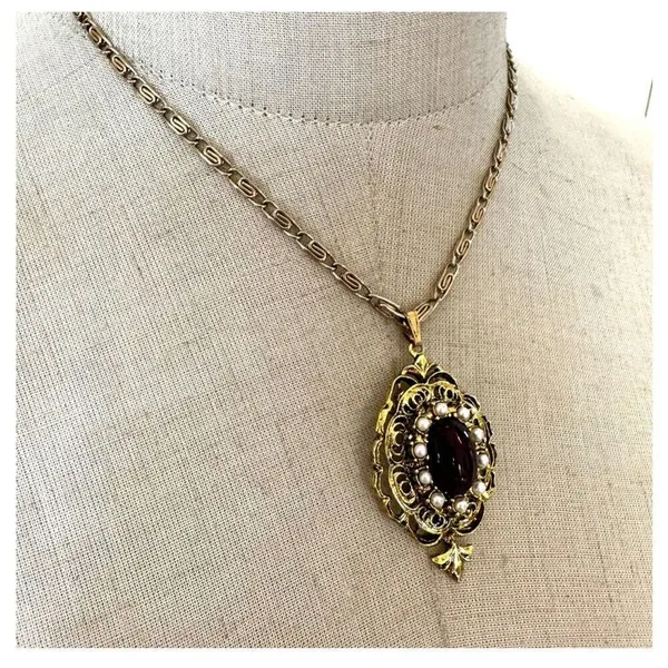 Gold tone faux pearl red Victorian pendant necklace - Image 6