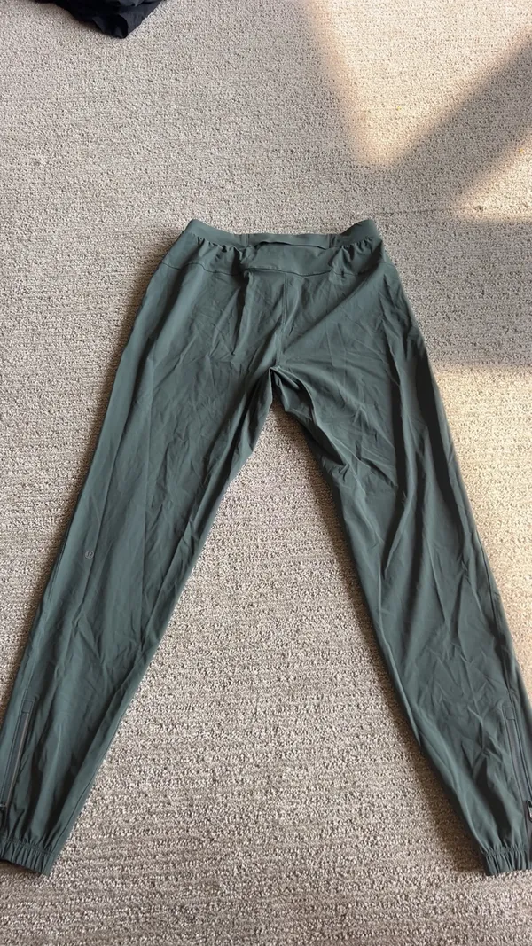 Men’s lululemon green joggers - Image 3