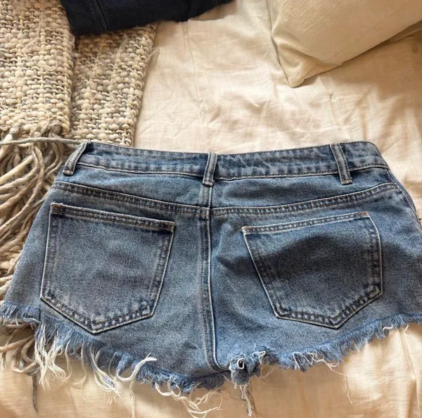 Edikted blue denim shorts with frayed hem - Image 2