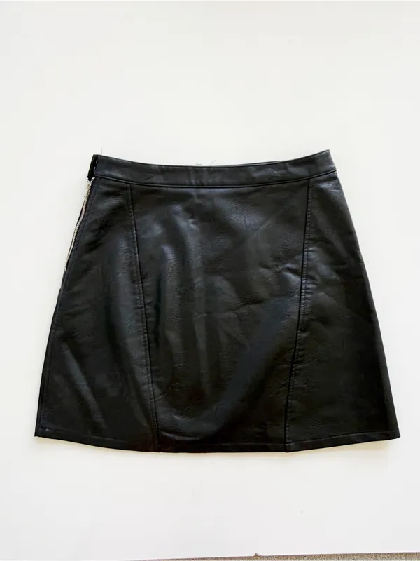Zara Faux Leather Black Mini Skirt Size Medium - Image 3