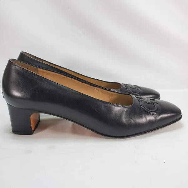 Salvatore Ferragamo Gancini‎ Pumps Womens 7.5 B Black Leather Block Heel Italy - Image 5