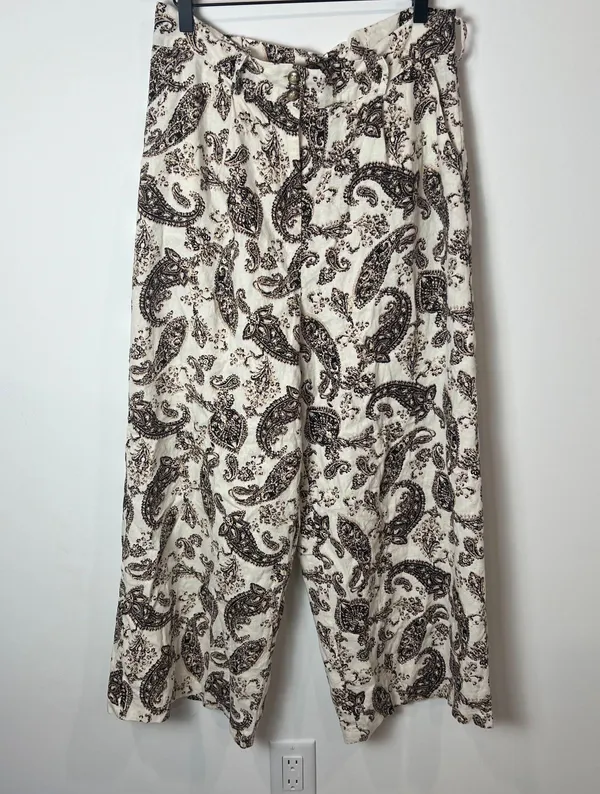 Mystree Linen Blend Wide Leg Paisley Ankle Capri Pants - Image 3