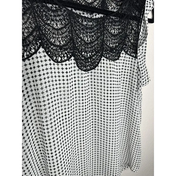 Pleione Blouse Womens Large Lace Yoke Sleeveless Geometric Scalloped Black White - Image 2