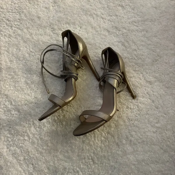 NWT Charlotte Russe Cassie gold lace up heels. Size 8 - Image 4