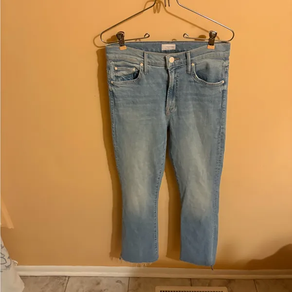 Mother Insider Crop Step Fray Jeans in Fresh Catch - Image 4