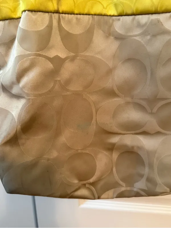 Y2K Coach Getaway Nylon Signature Tote in Yellow and Cream - Image 4