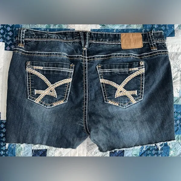 Series 31 Amethyst Jean Cut Off Shorts 17” Waist - Image 2