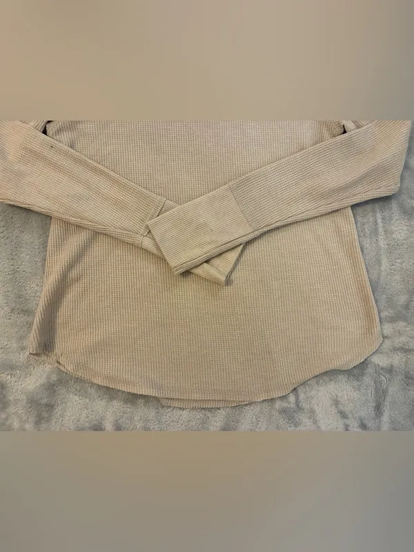 Hollister Women's Cream Waffle-Knit Long Sleeve Top Size XSMALL - Image 6