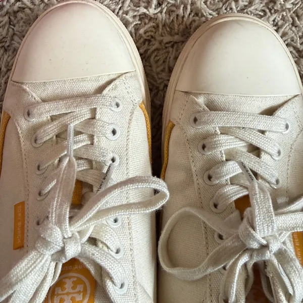 Tory Burch ivory canvas curry yellow classic court shoes Size 8.5 - Image 5