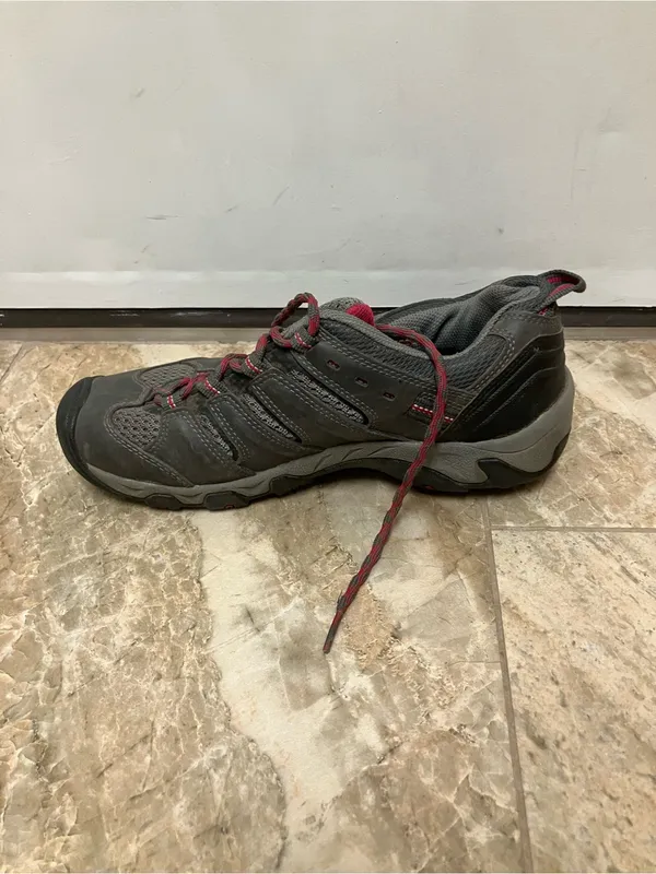 Keen Koven Gray and red hiking shoes - Image 5