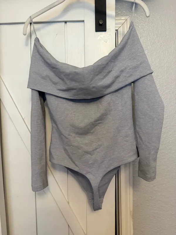 Aritzia Contour Bodysuit Long Sleeve - Image 3