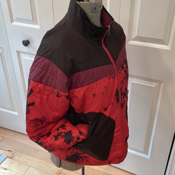 Patagonia nano puffer red and black flowered full zip insulatedjacket - Image 3