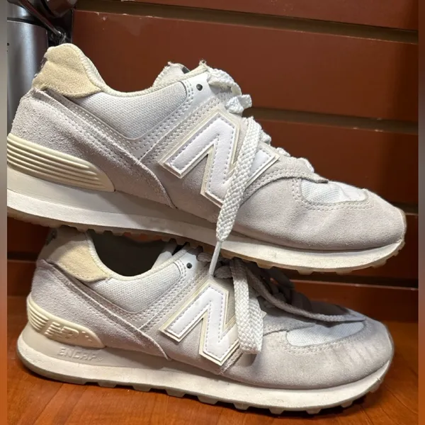 New Balance Women's Athletic Sneakers in Light Beige and Cream - Image 3