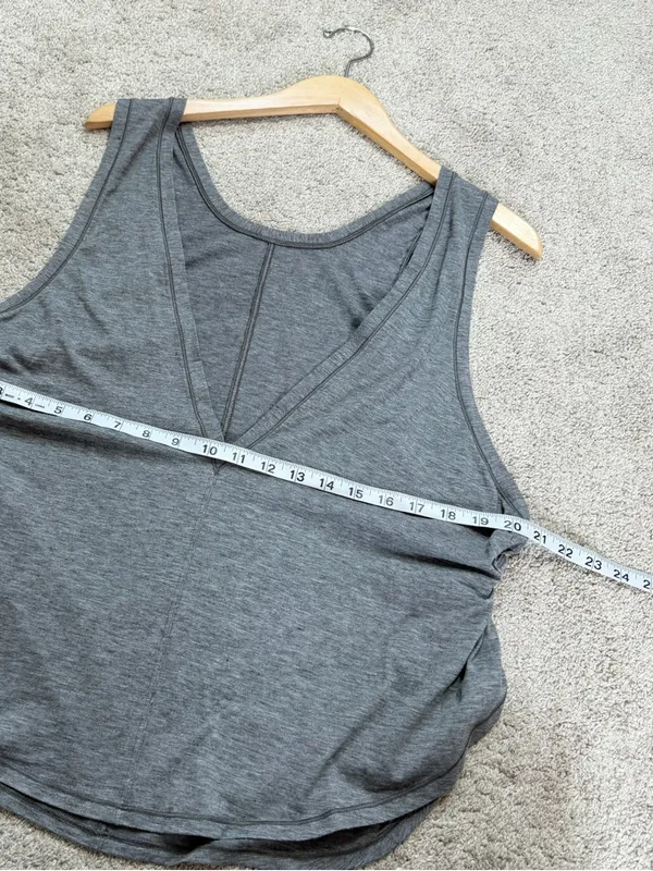 Lululemon Women’s Victory Lap Tank Top in Heathered Black 10 - Image 10