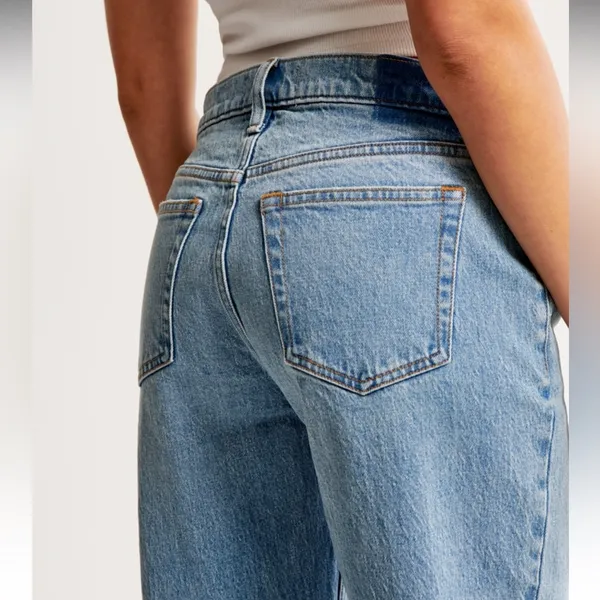 Abercrombie & Fitch Low Rise Baggy Jean Medium With Raw Hem - Image 4