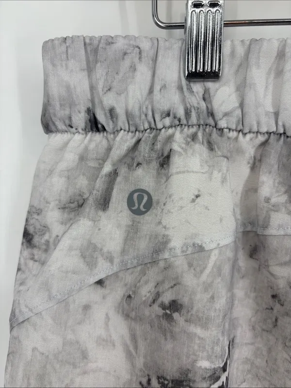 Lululemon Flat-Front Relaxed Short 4.5" Women’s Size 12 Aquila Rhino in EUC! - Image 8