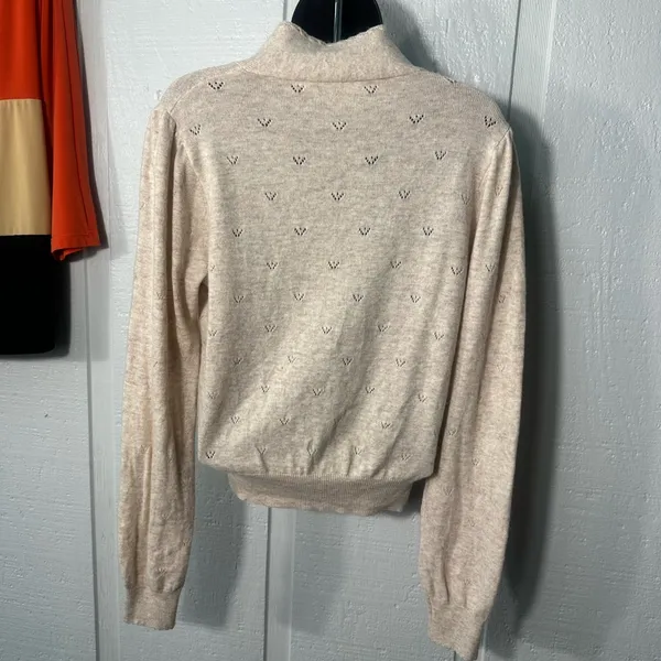 Astr Women’s Cream Tie Neck Sweater Size Medium EUC - Image 5