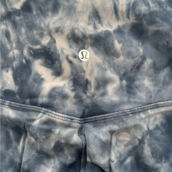 Lululemon Athletica Blue and Cream Tie-Dye Leggings - Image 3